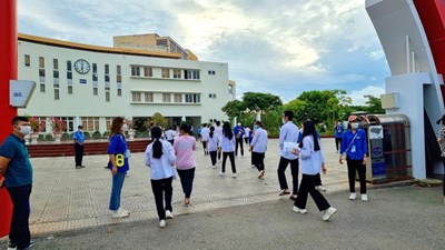Trường trung học phổ thông thường xuyên Trần Phú đứng vị trí số 1 điểm khoảng với mọi môn đua vô Kỳ đua chất lượng tốt nghiệp trung học phổ thông năm 2023